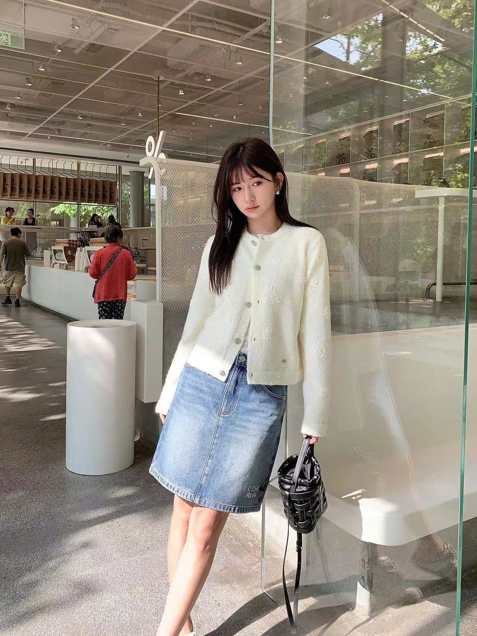  CDG trắng - hoạ tiết nổi 