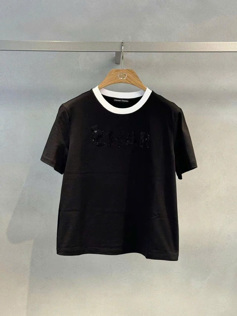  Áo phông đen - gấu nhỏ, chữ blink 