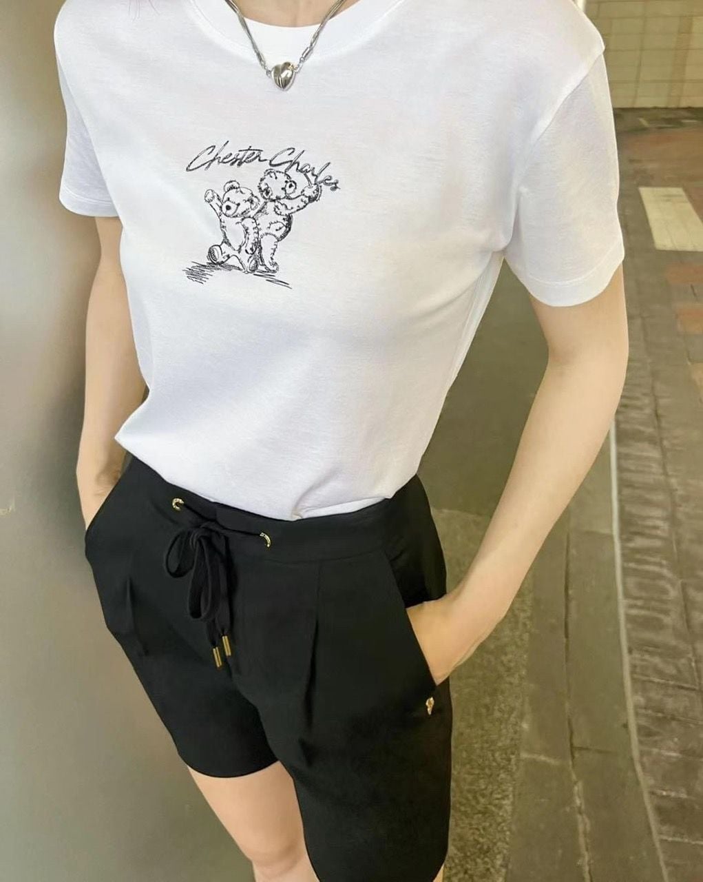  Áo phông trắng - 2 gấu 