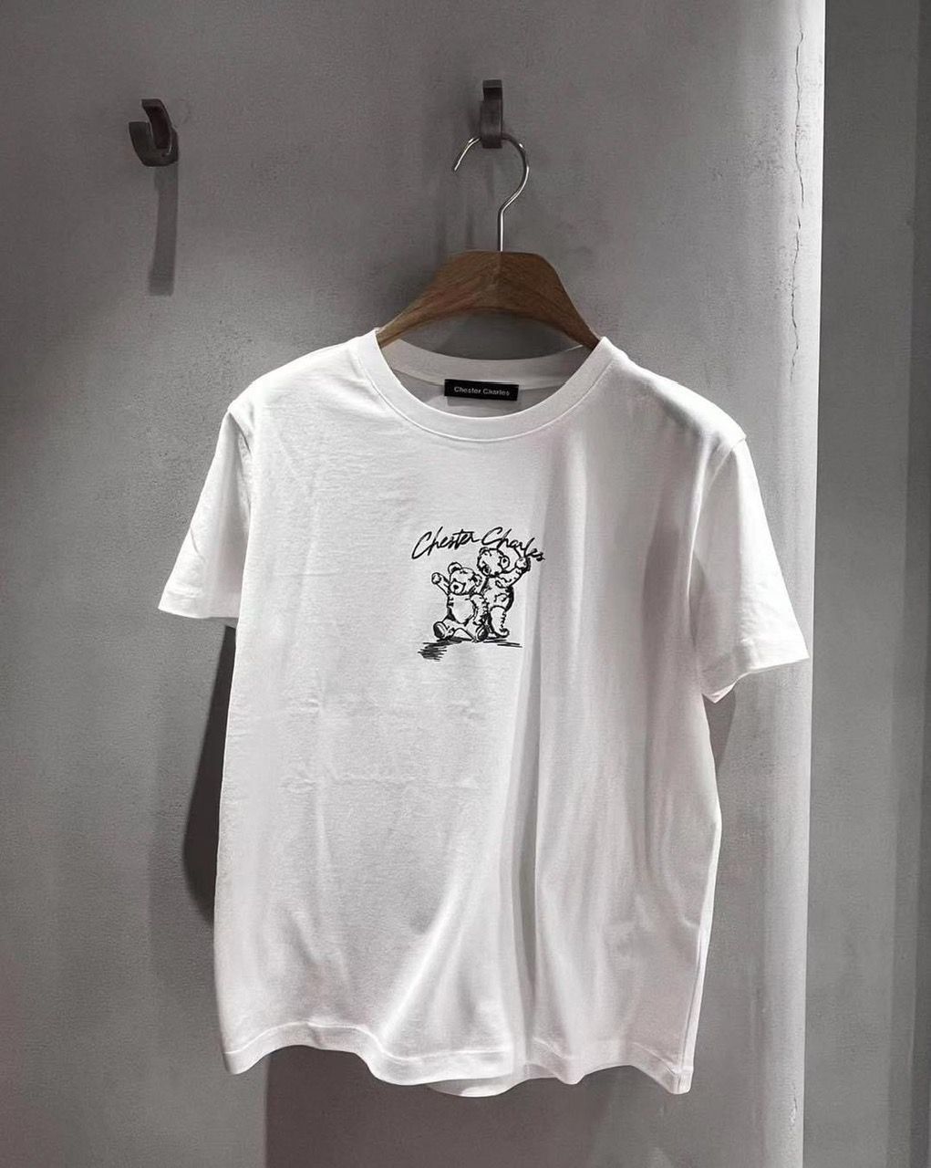  Áo phông trắng - 2 gấu 