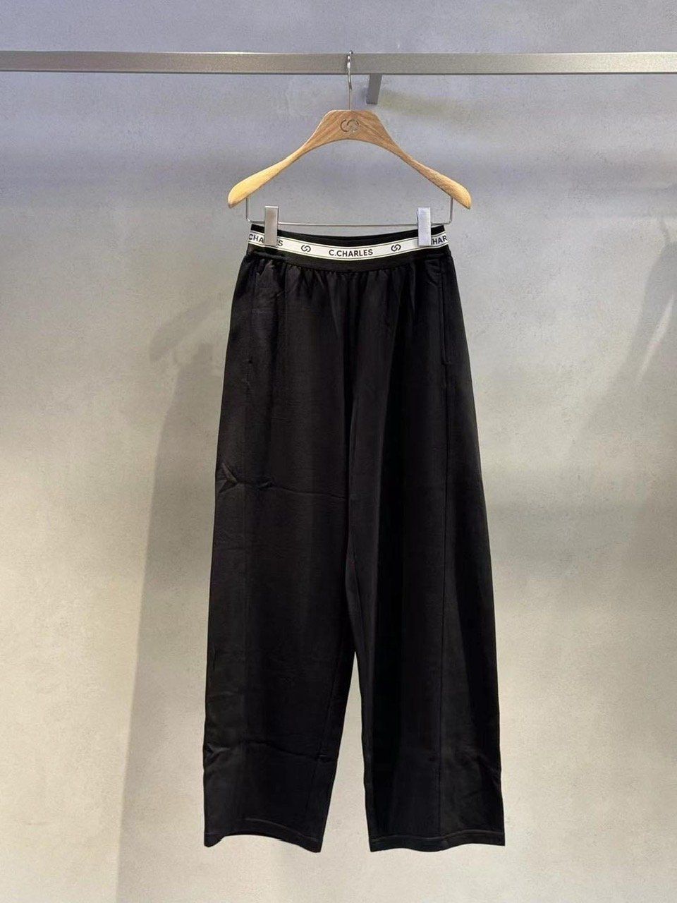  Quần vải đen, cạp chữ chun 