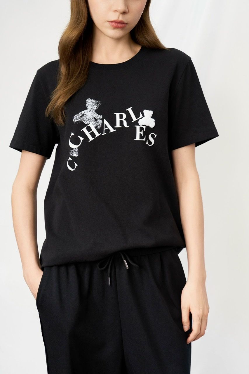  Áo phông đen - 2 gấu chữ trắng 