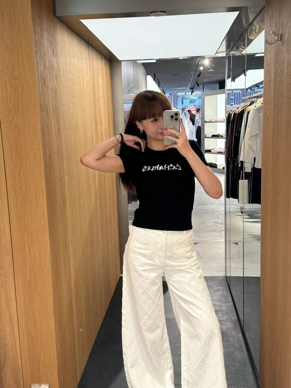  Áo len tăm đen - logo gắn lá 