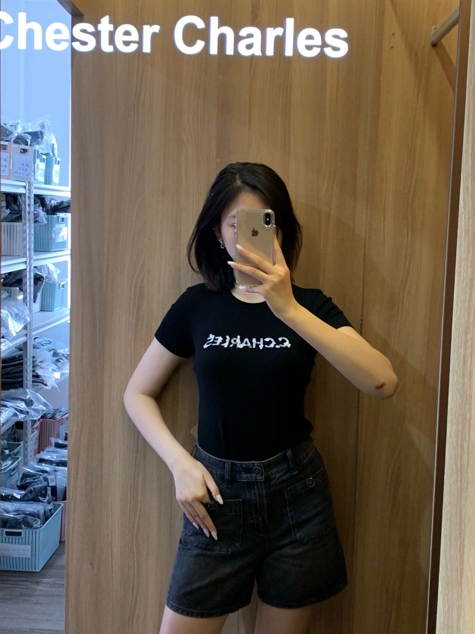  Áo len tăm đen - logo gắn lá 