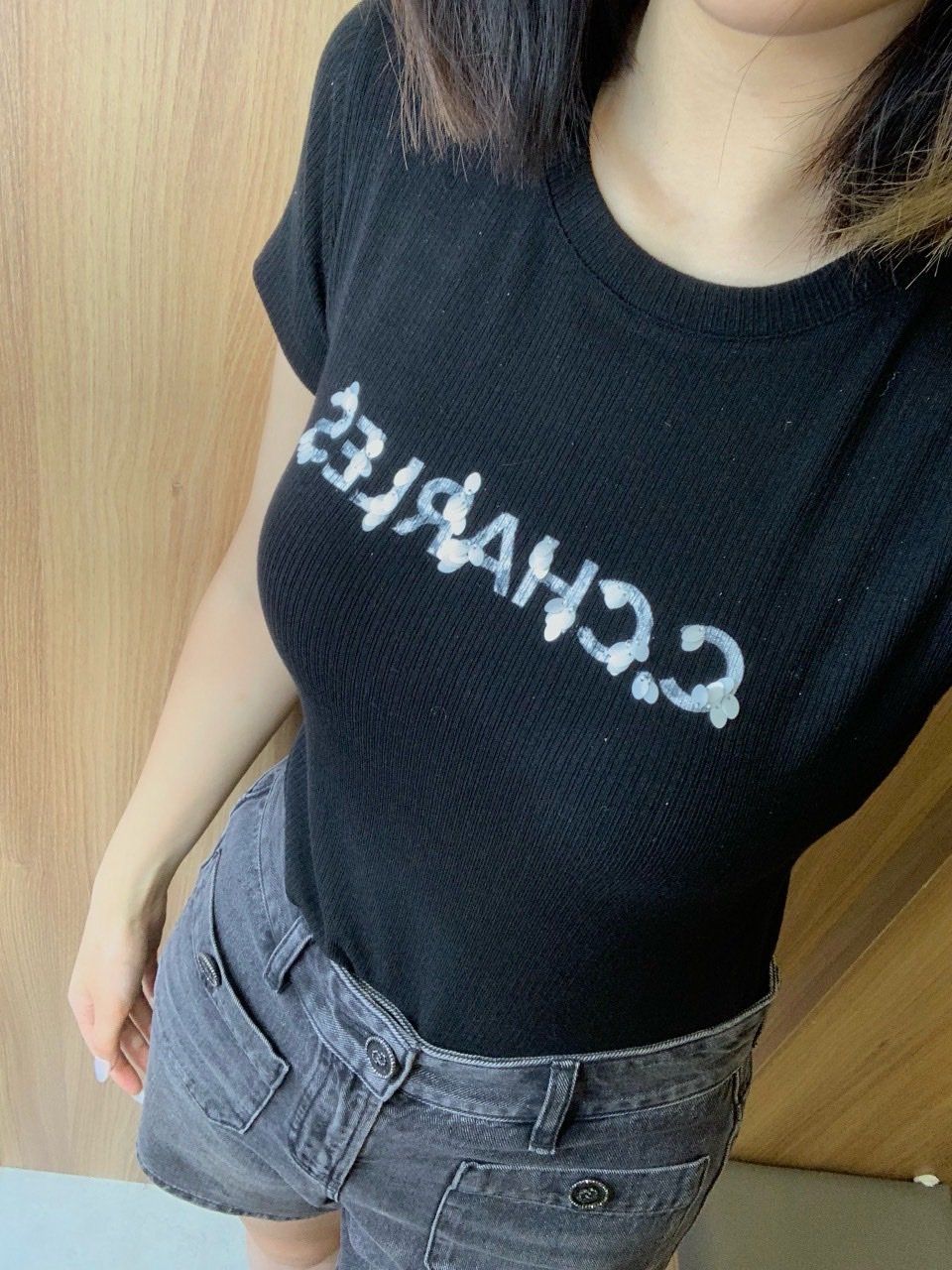  Áo len tăm đen - logo gắn lá 