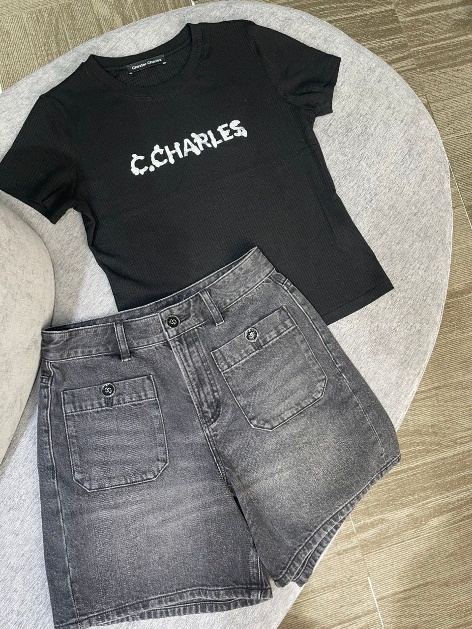  Áo len tăm đen - logo gắn lá 