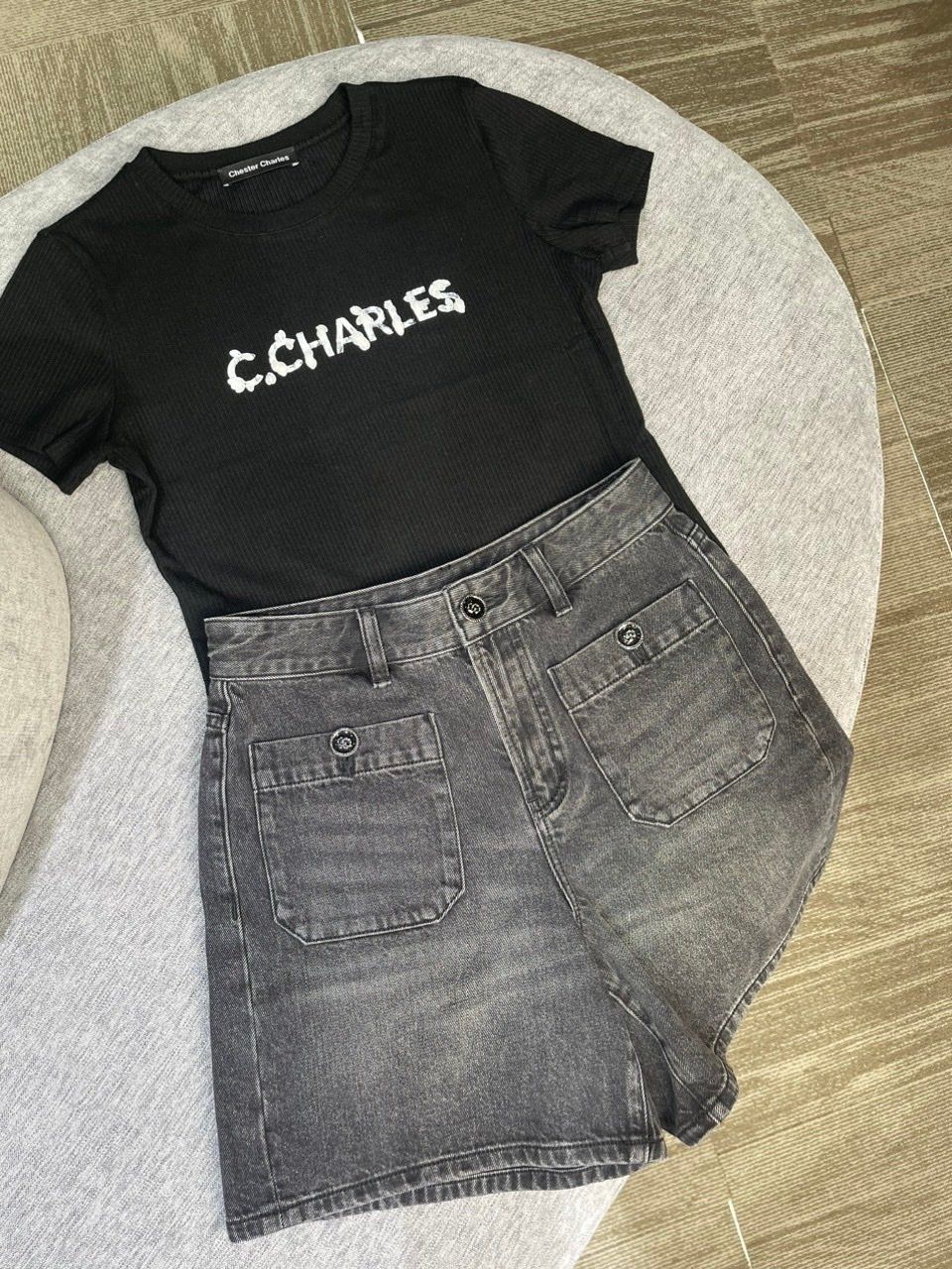  Áo len tăm đen - logo gắn lá 