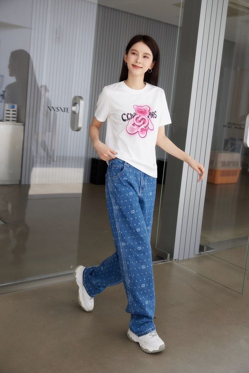  Jean xanh ống đứng - chấm logo 