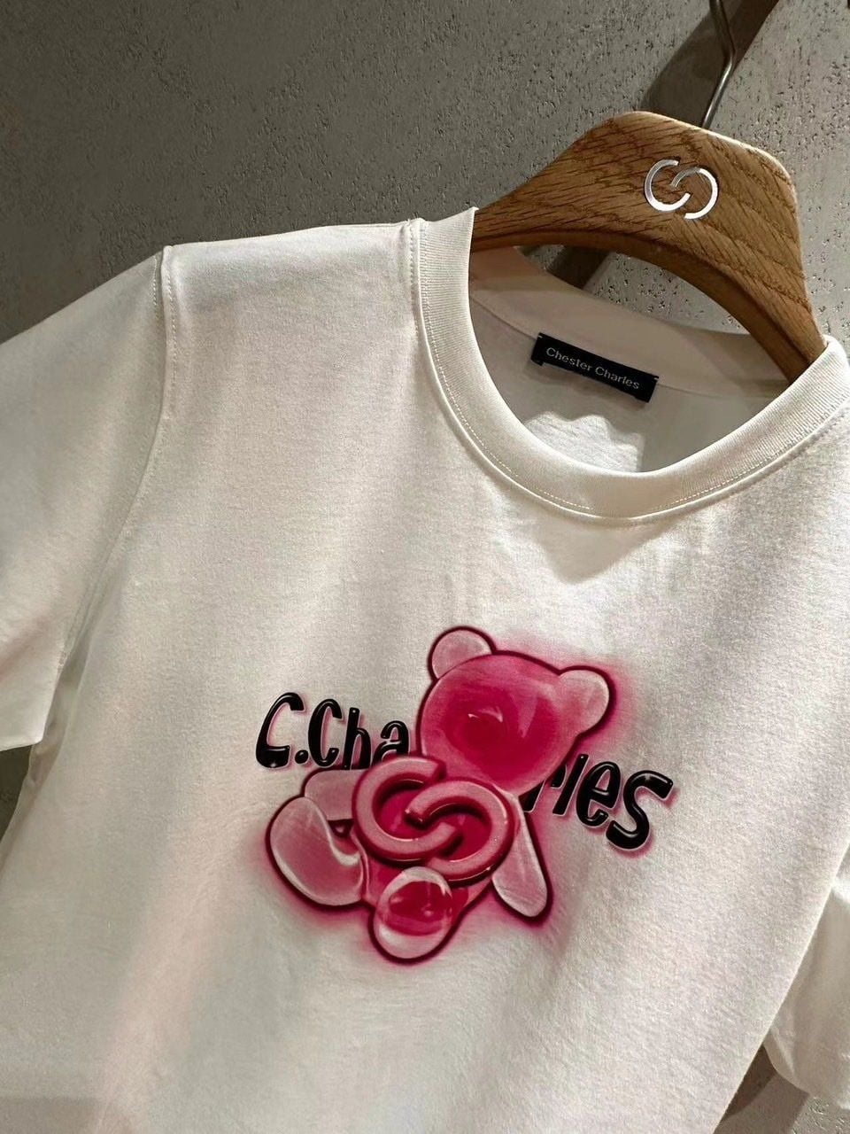  Áo phông trắng - gấu hồng kim tuyến 