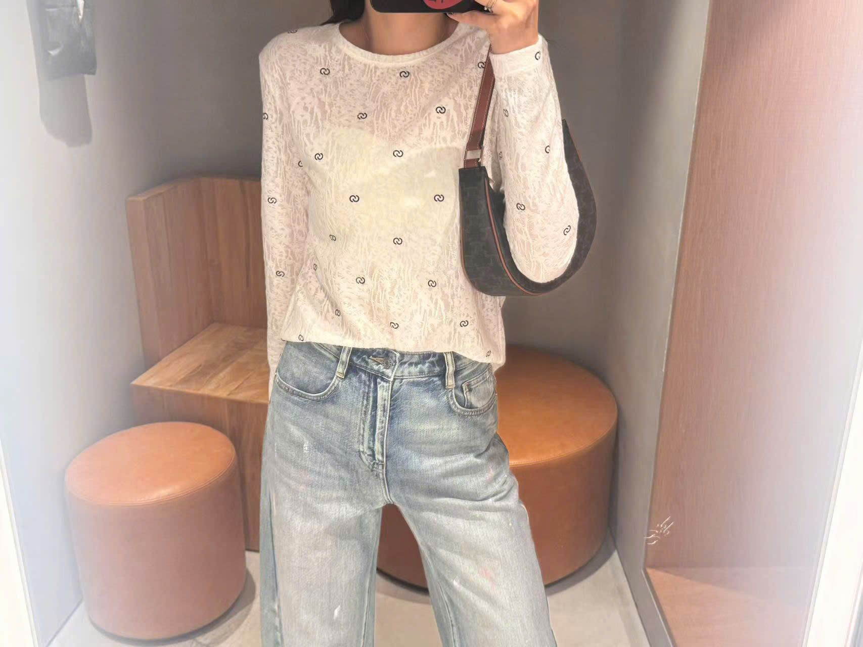  Áo thun trắng dài tay logo CC đen nhỏ 