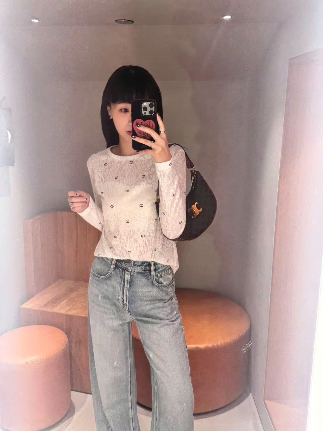  Áo thun trắng dài tay logo CC đen nhỏ 