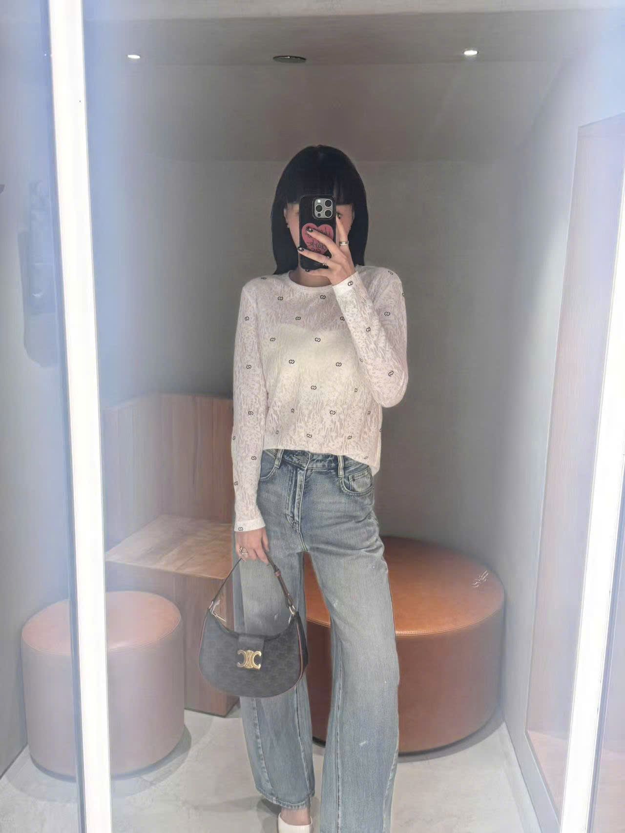  Áo thun trắng dài tay logo CC đen nhỏ 