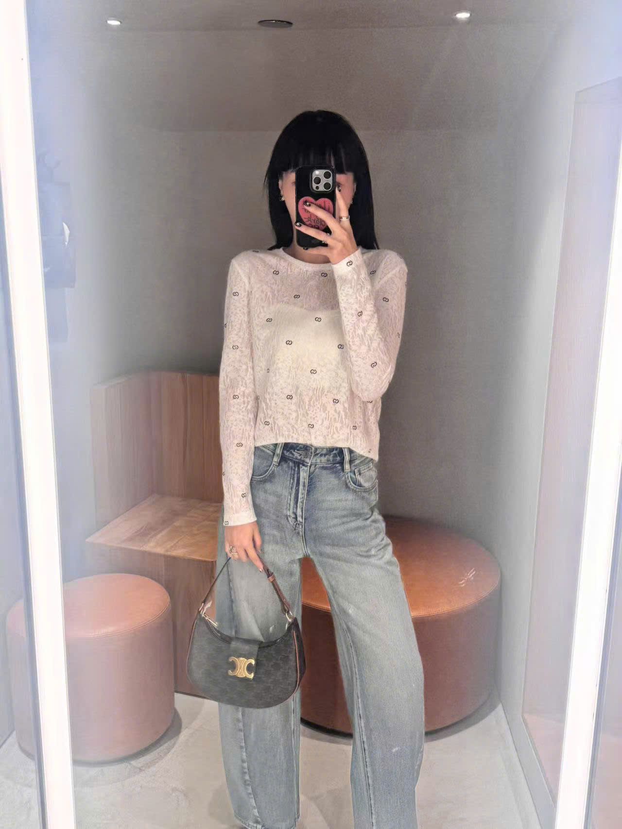  Áo thun trắng dài tay logo CC đen nhỏ 