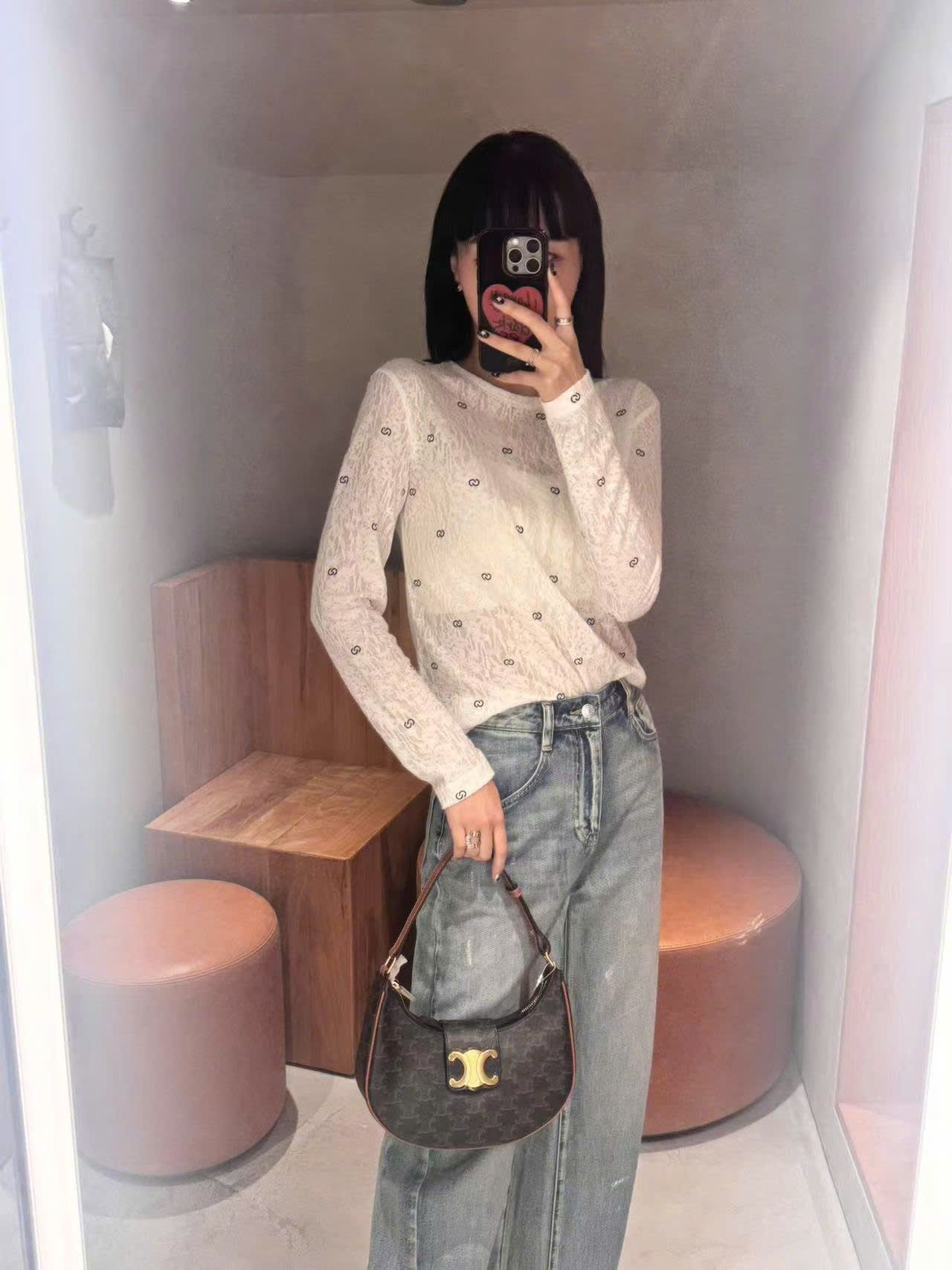  Áo thun trắng dài tay logo CC đen nhỏ 