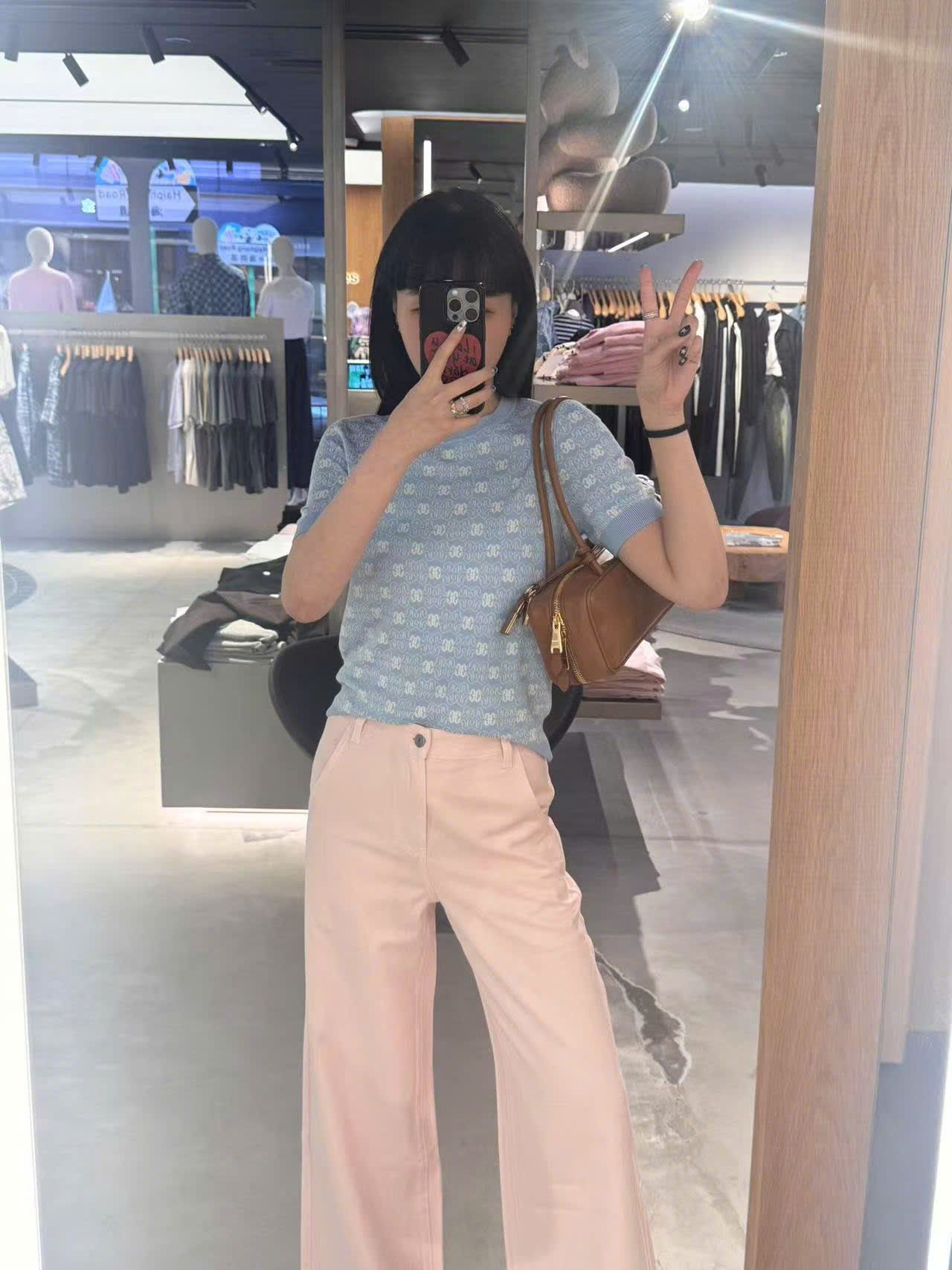  2.Áo xanh biển , full logo bo gấu 