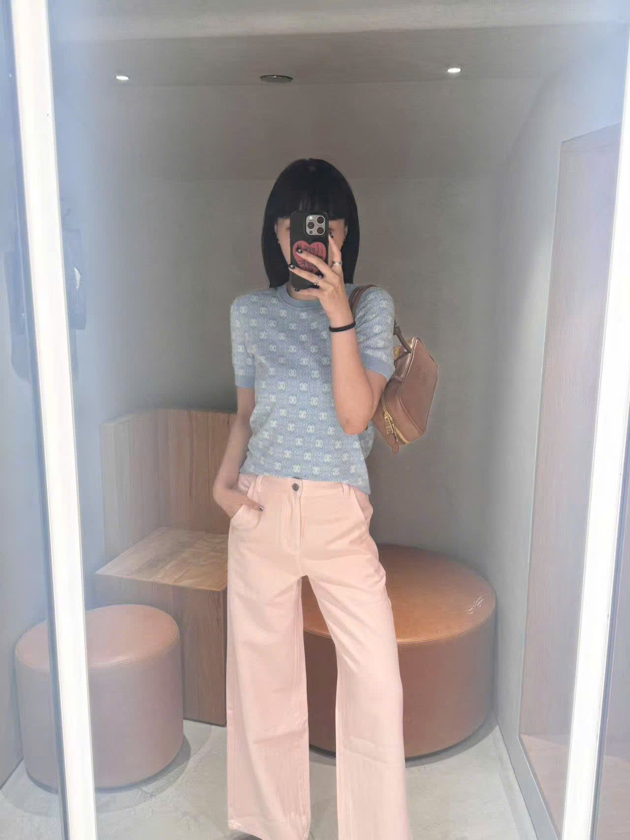  2.Áo xanh biển , full logo bo gấu 