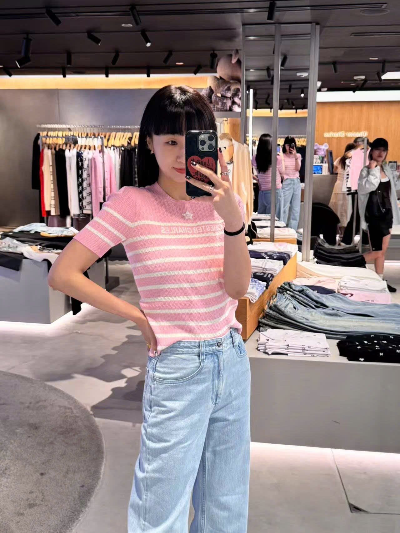  Áo hồng kẻ ngang trắng - ngôi sao giữa 