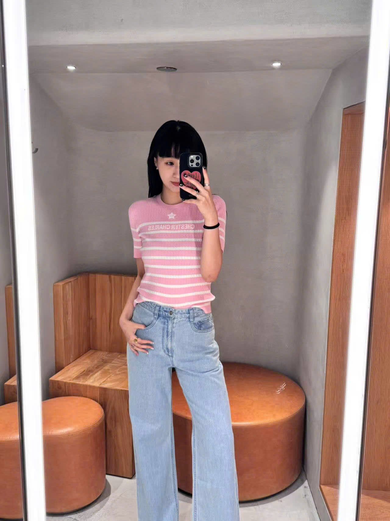  Áo hồng kẻ ngang trắng - ngôi sao giữa 