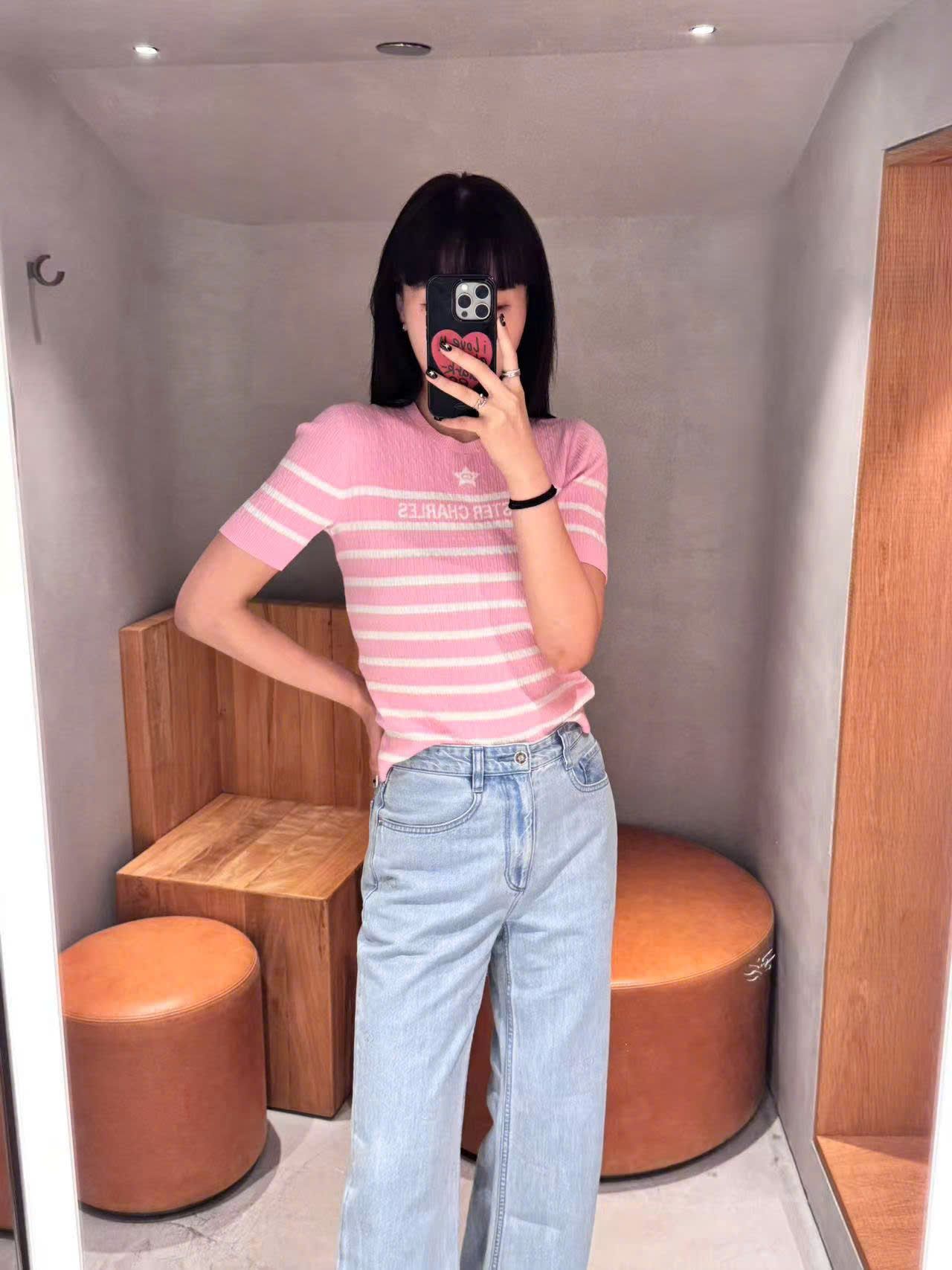  Áo hồng kẻ ngang trắng - ngôi sao giữa 