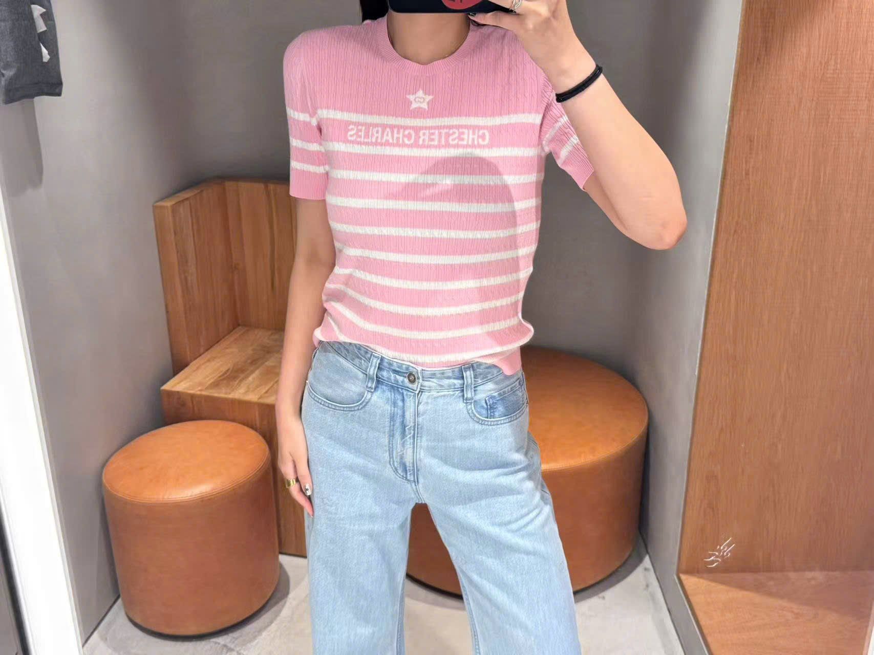  Áo hồng kẻ ngang trắng - ngôi sao giữa 