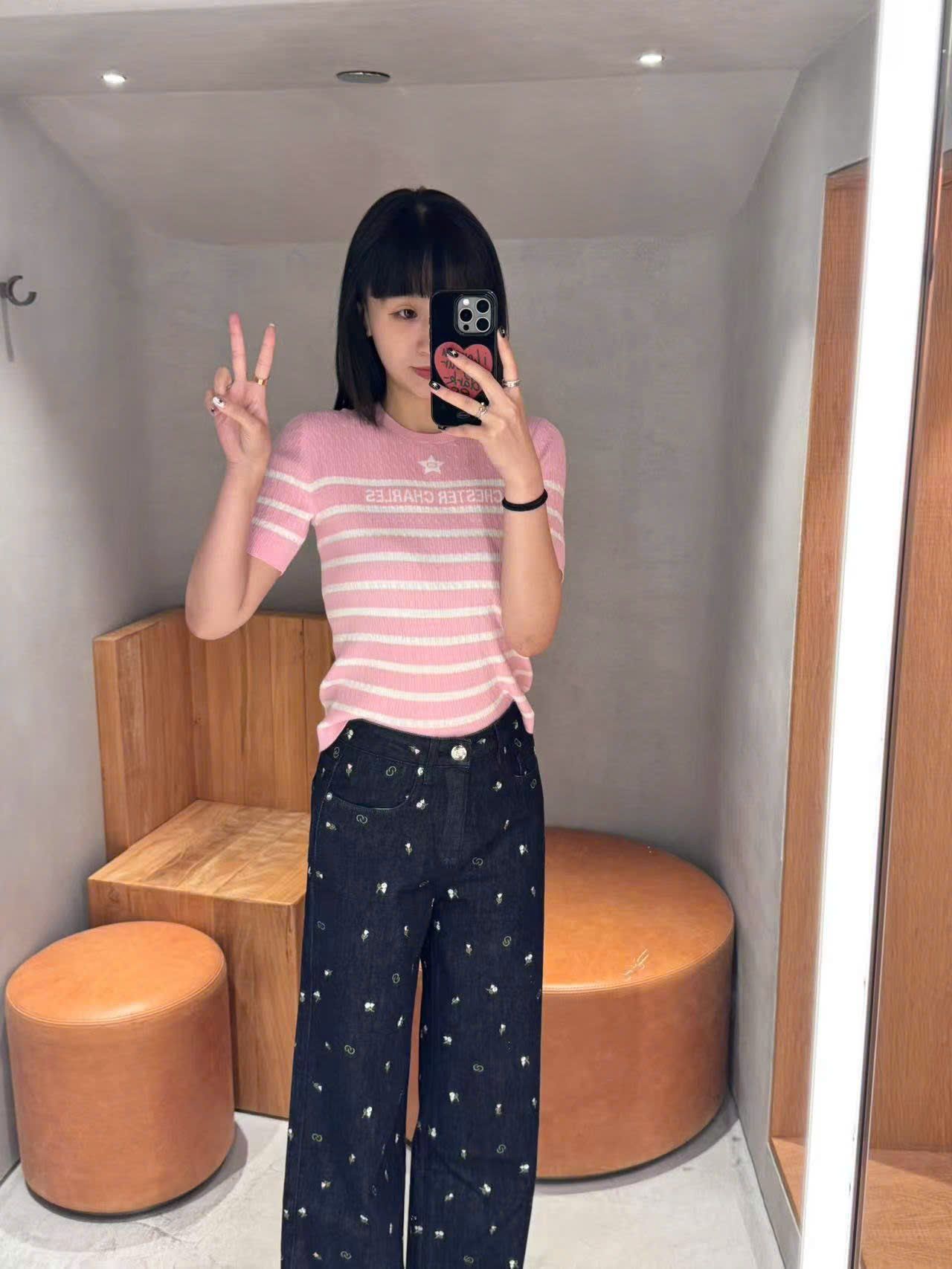  Áo hồng kẻ ngang trắng - ngôi sao giữa 