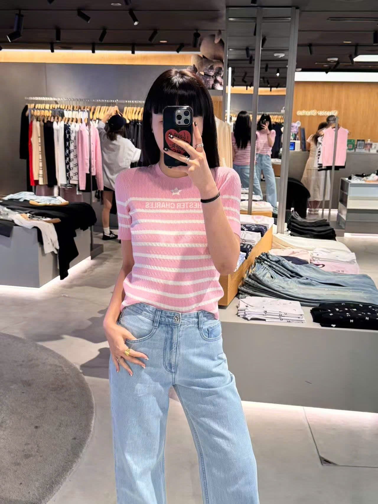  Áo hồng kẻ ngang trắng - ngôi sao giữa 