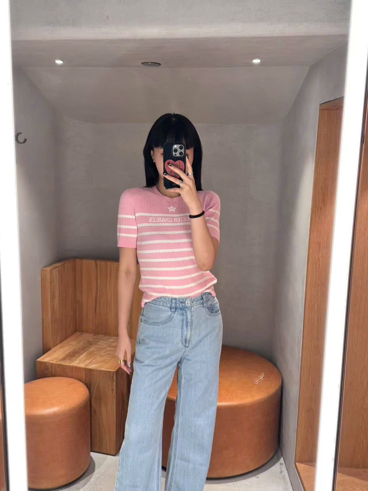  Áo hồng kẻ ngang trắng - ngôi sao giữa 