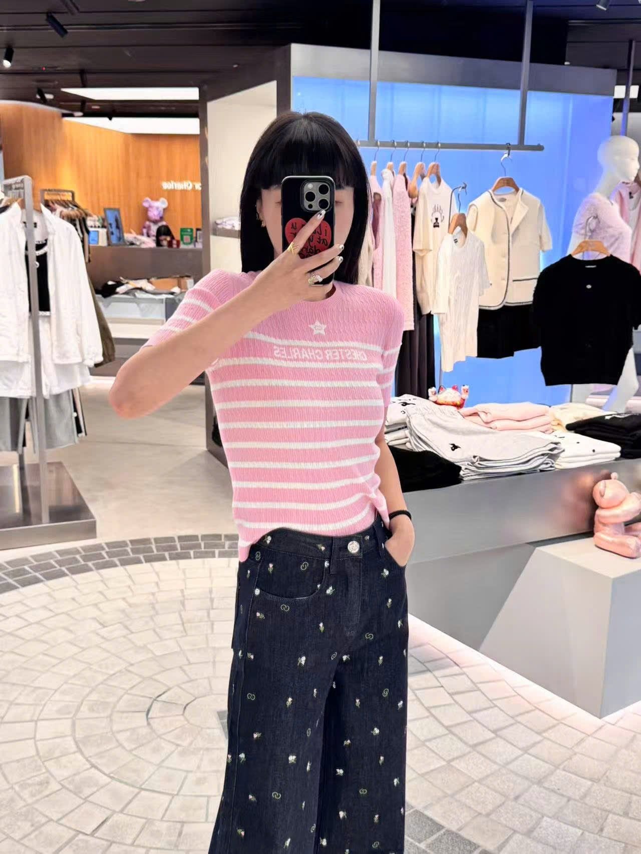  Áo hồng kẻ ngang trắng - ngôi sao giữa 