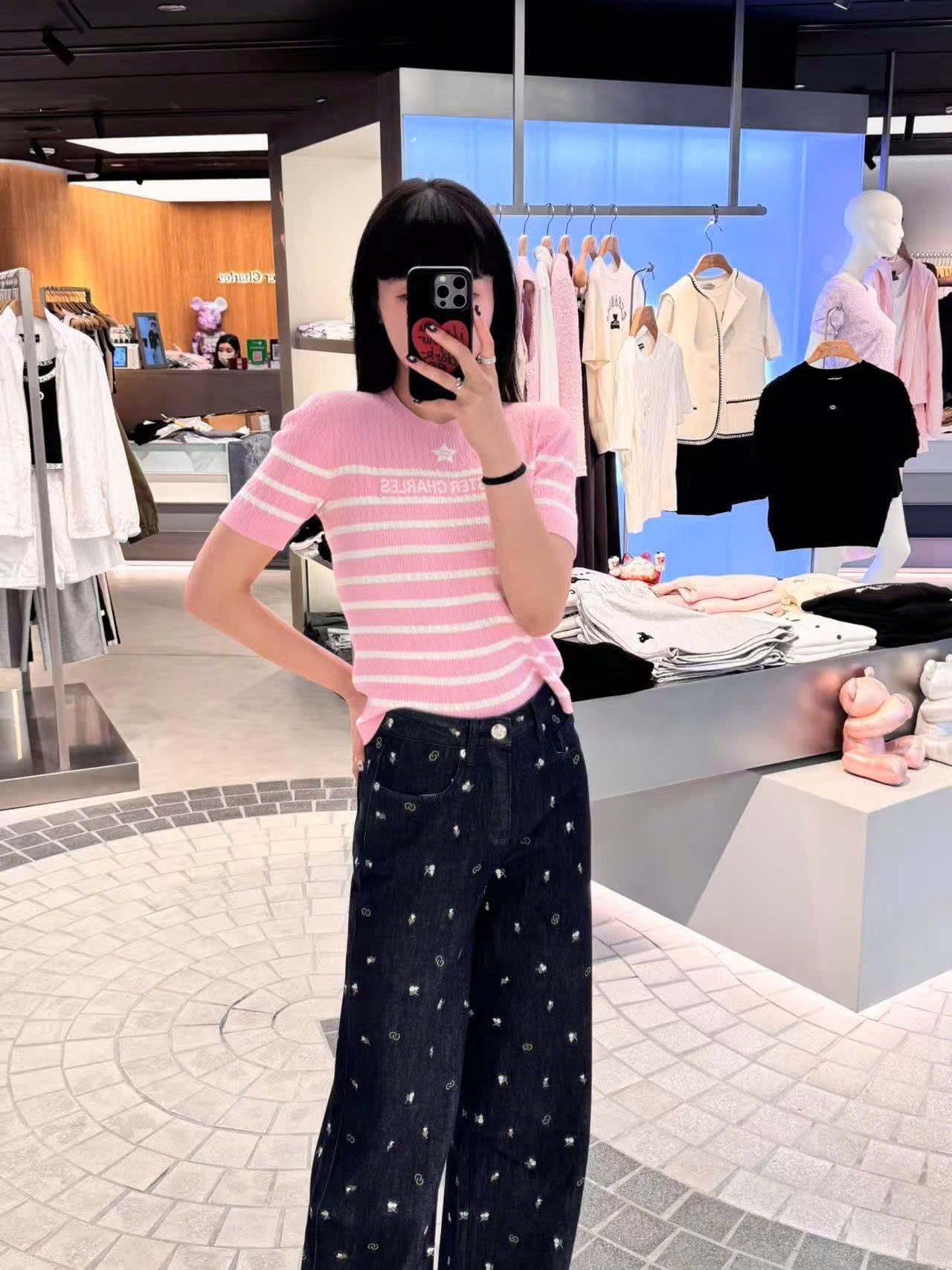  Áo hồng kẻ ngang trắng - ngôi sao giữa 