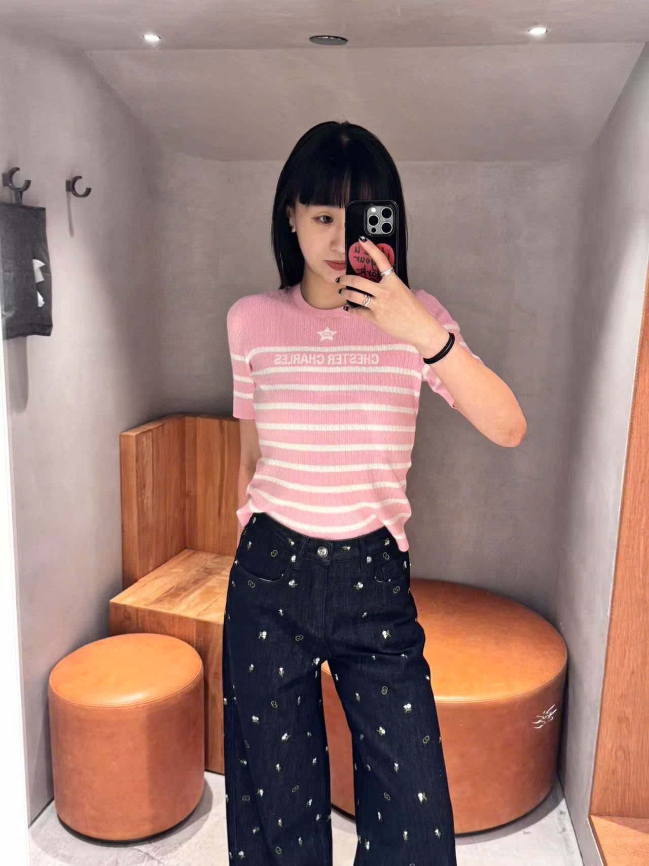  Áo hồng kẻ ngang trắng - ngôi sao giữa 