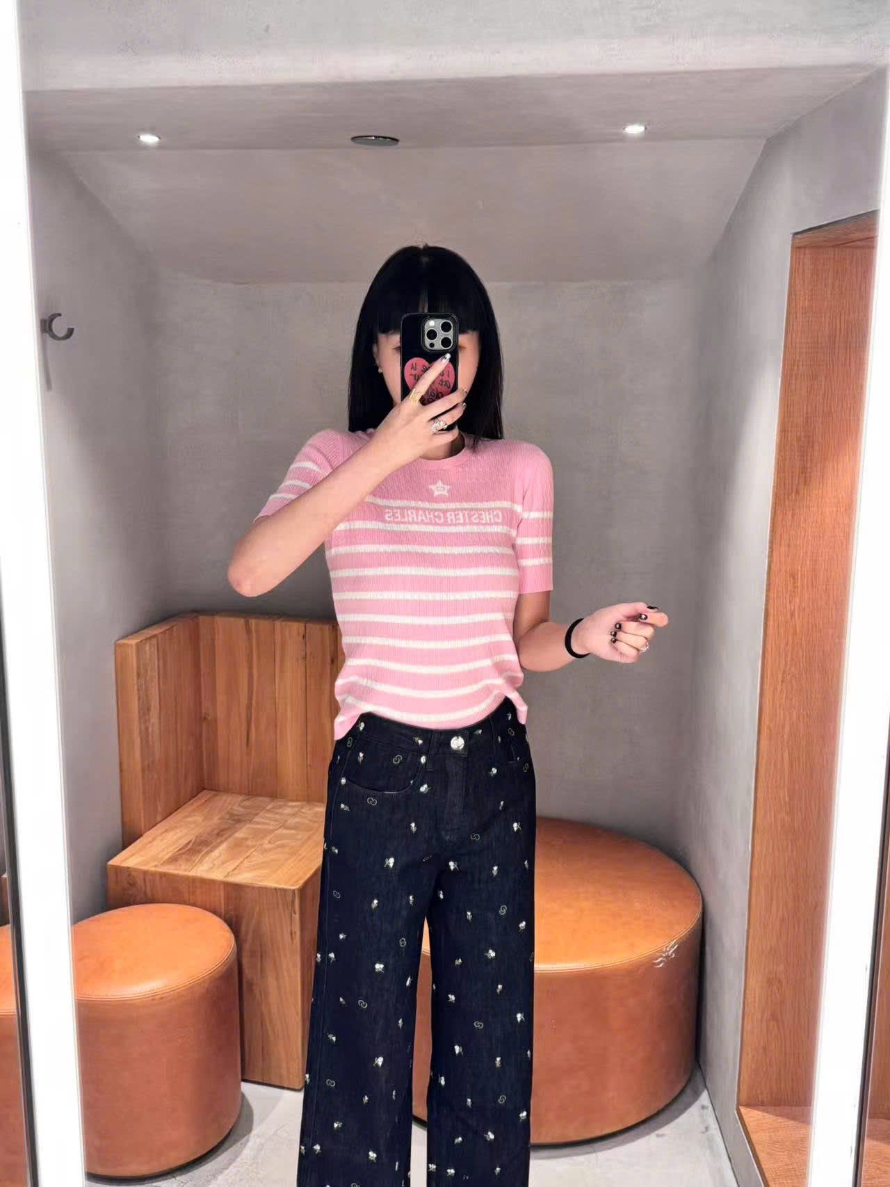  Áo hồng kẻ ngang trắng - ngôi sao giữa 