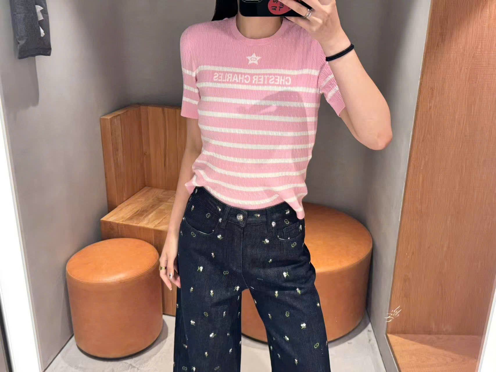  Áo hồng kẻ ngang trắng - ngôi sao giữa 