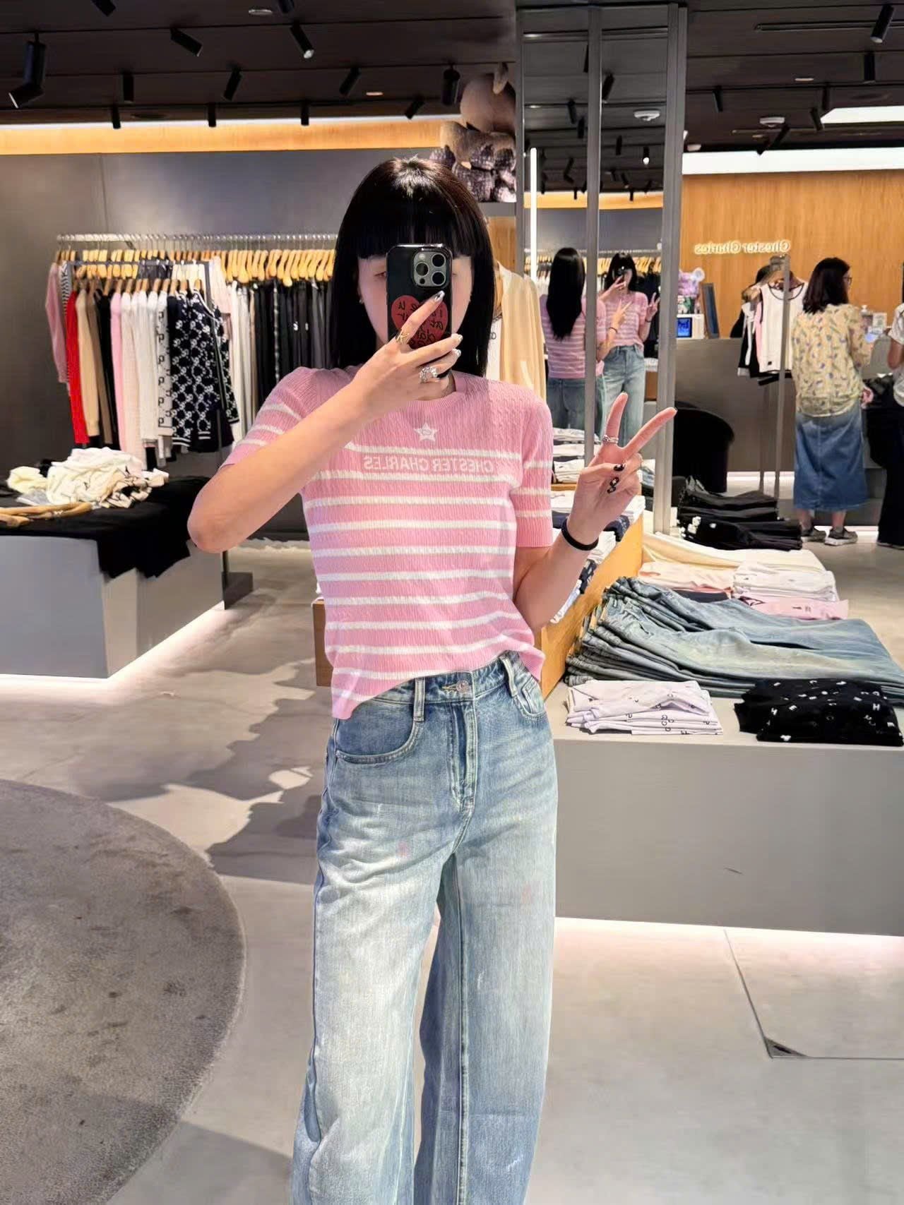  Áo hồng kẻ ngang trắng - ngôi sao giữa 