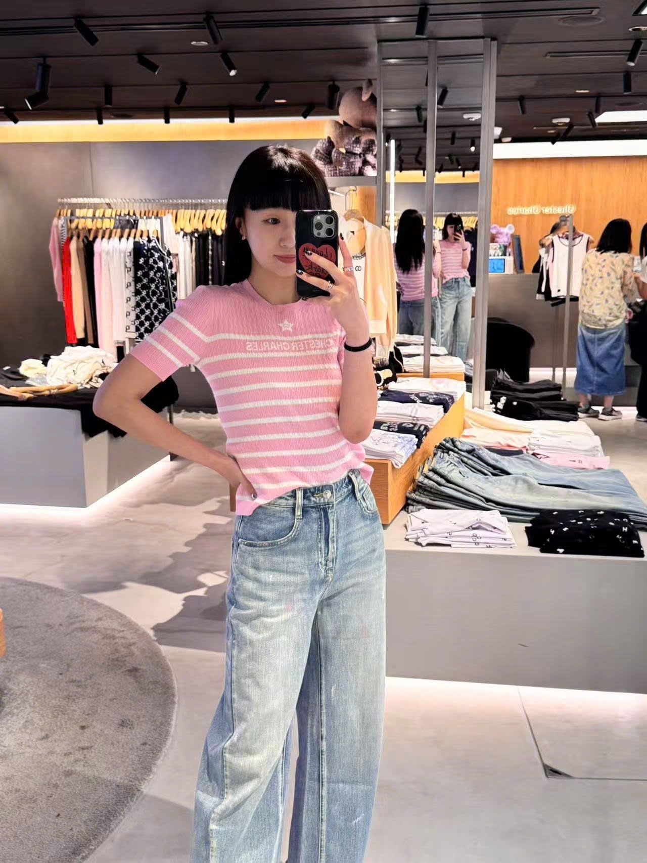  Áo hồng kẻ ngang trắng - ngôi sao giữa 