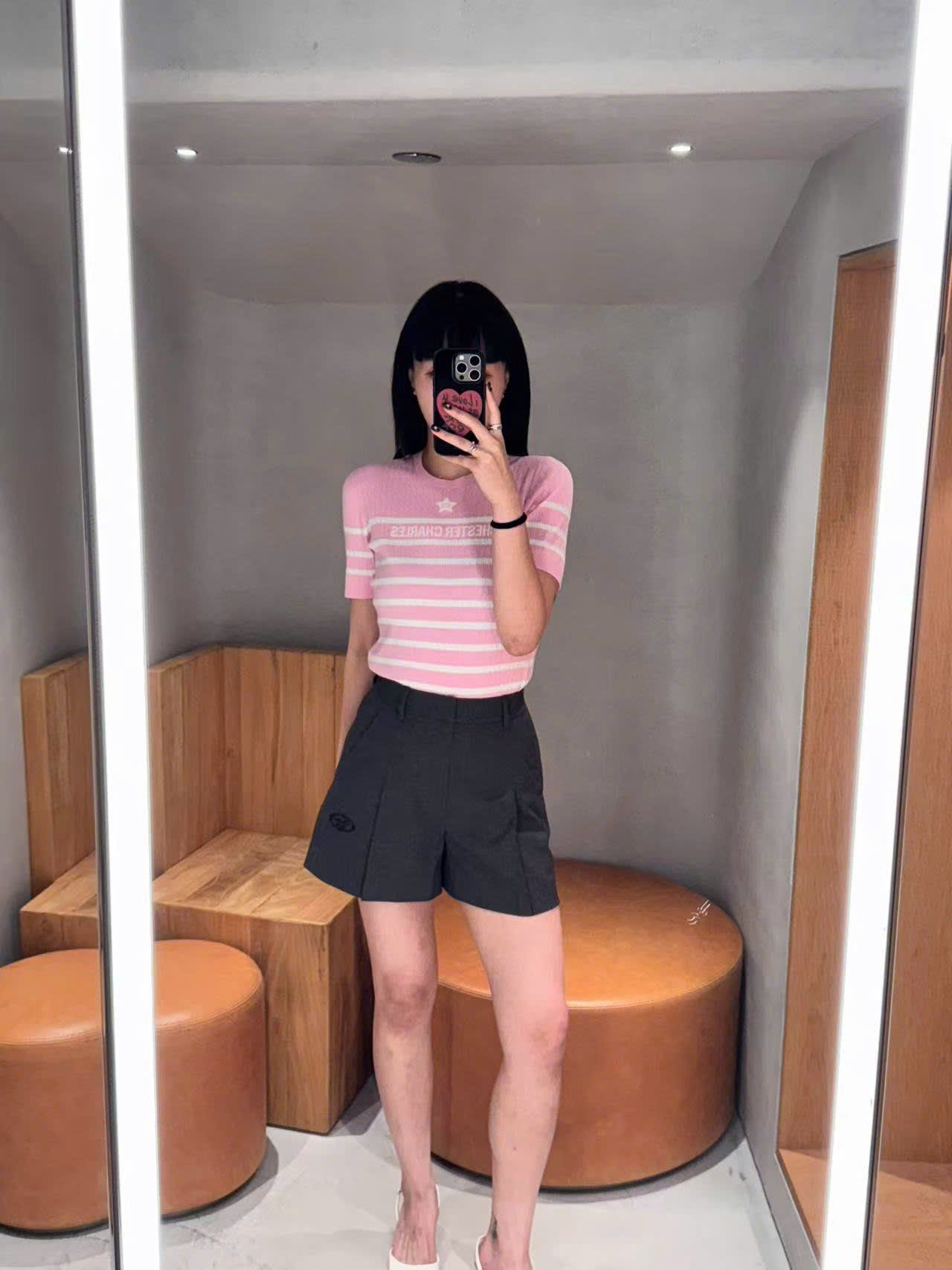  Áo hồng kẻ ngang trắng - ngôi sao giữa 