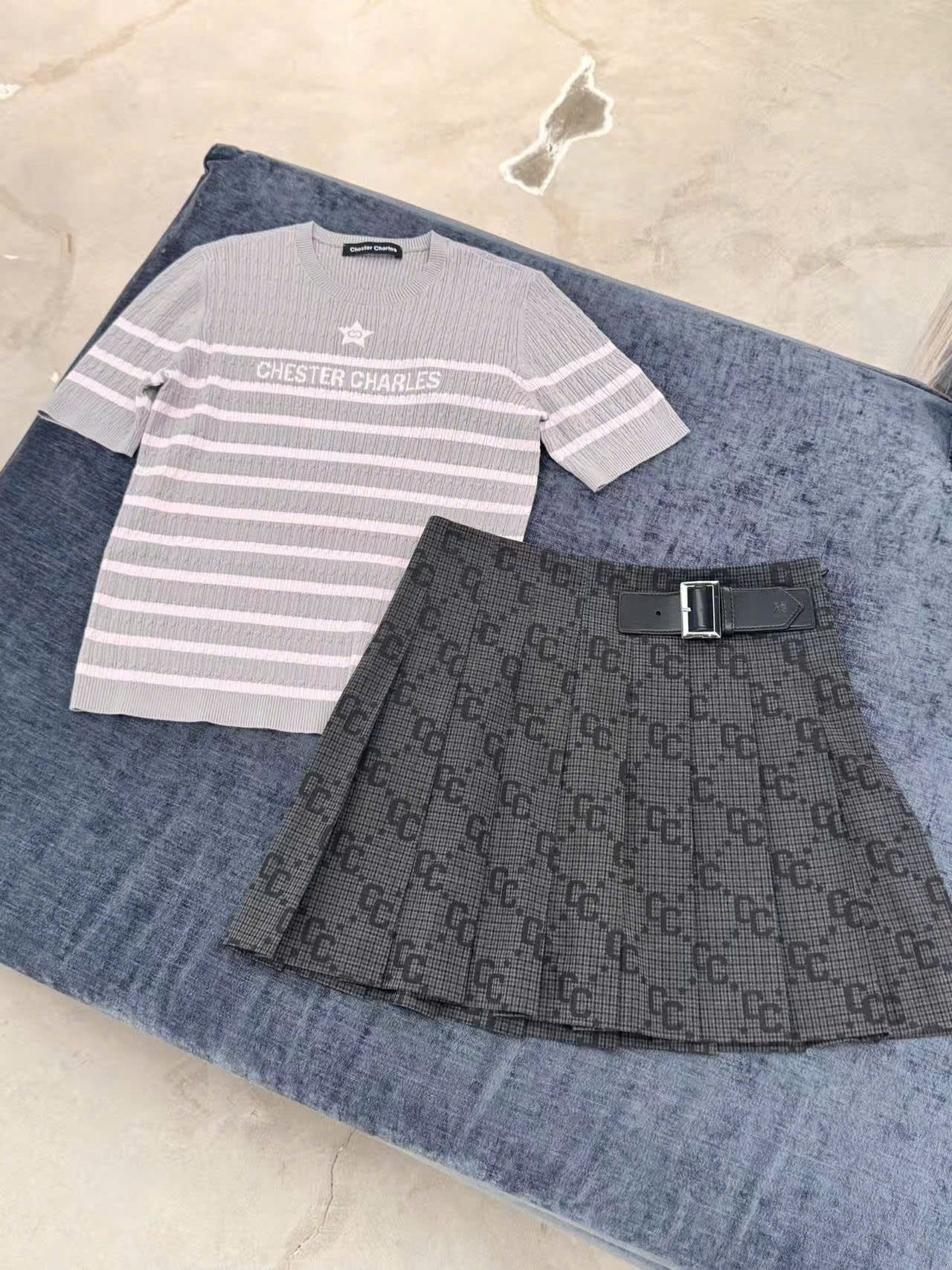  Áo xám kẻ ngang trắng - ngôi sao giữa 