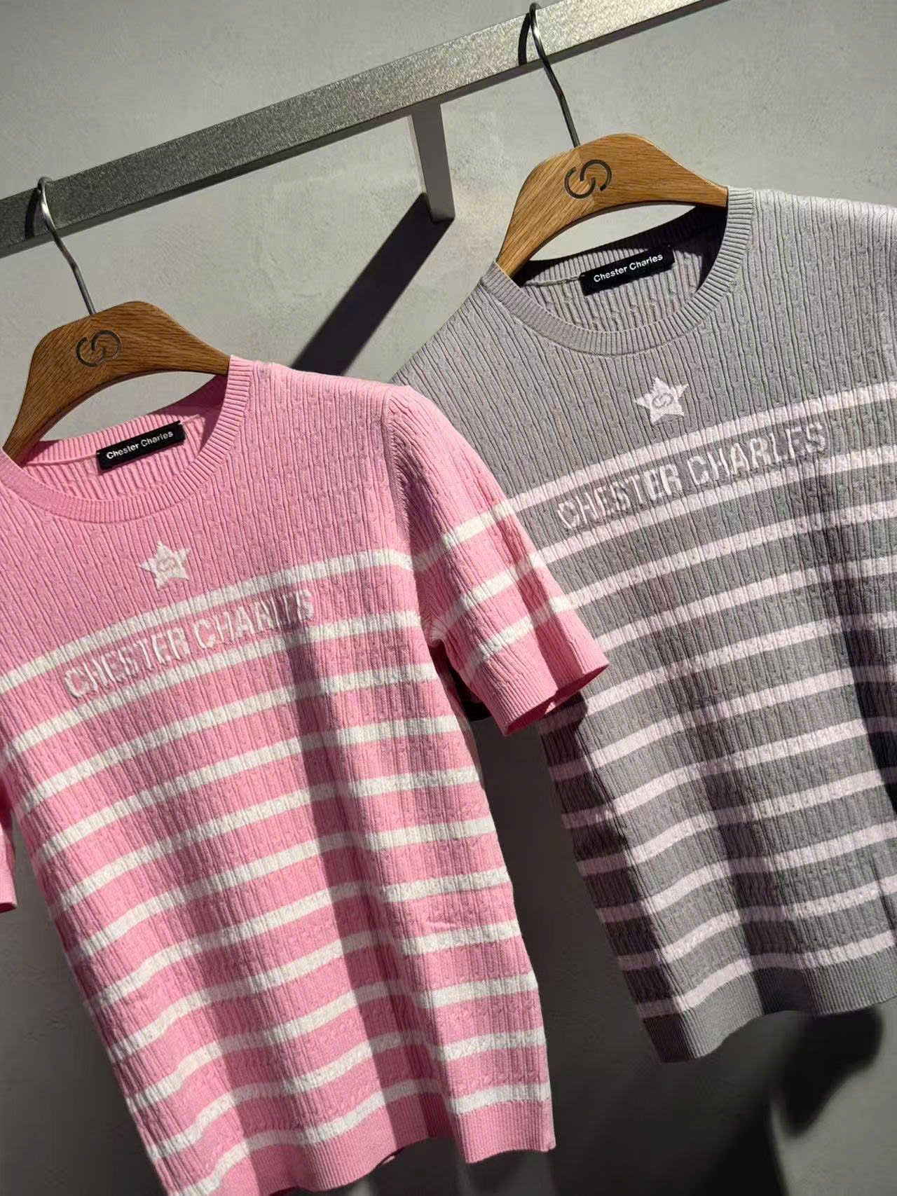  Áo xám kẻ ngang trắng - ngôi sao giữa 