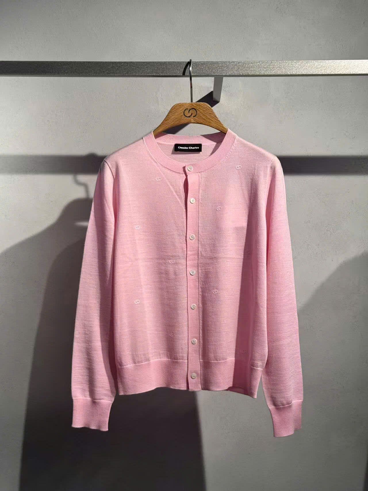  Áo CDG hồng dài tay, logo trắng nhỏ 