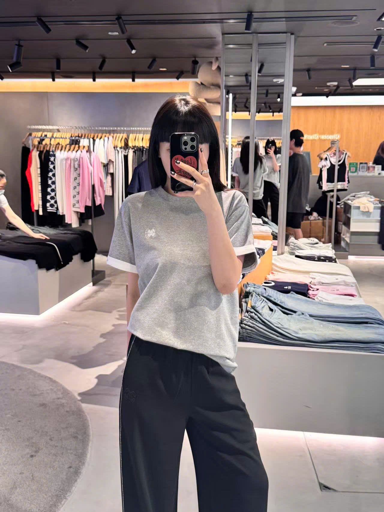  Quần đen logo túi viền đá nhỏ 