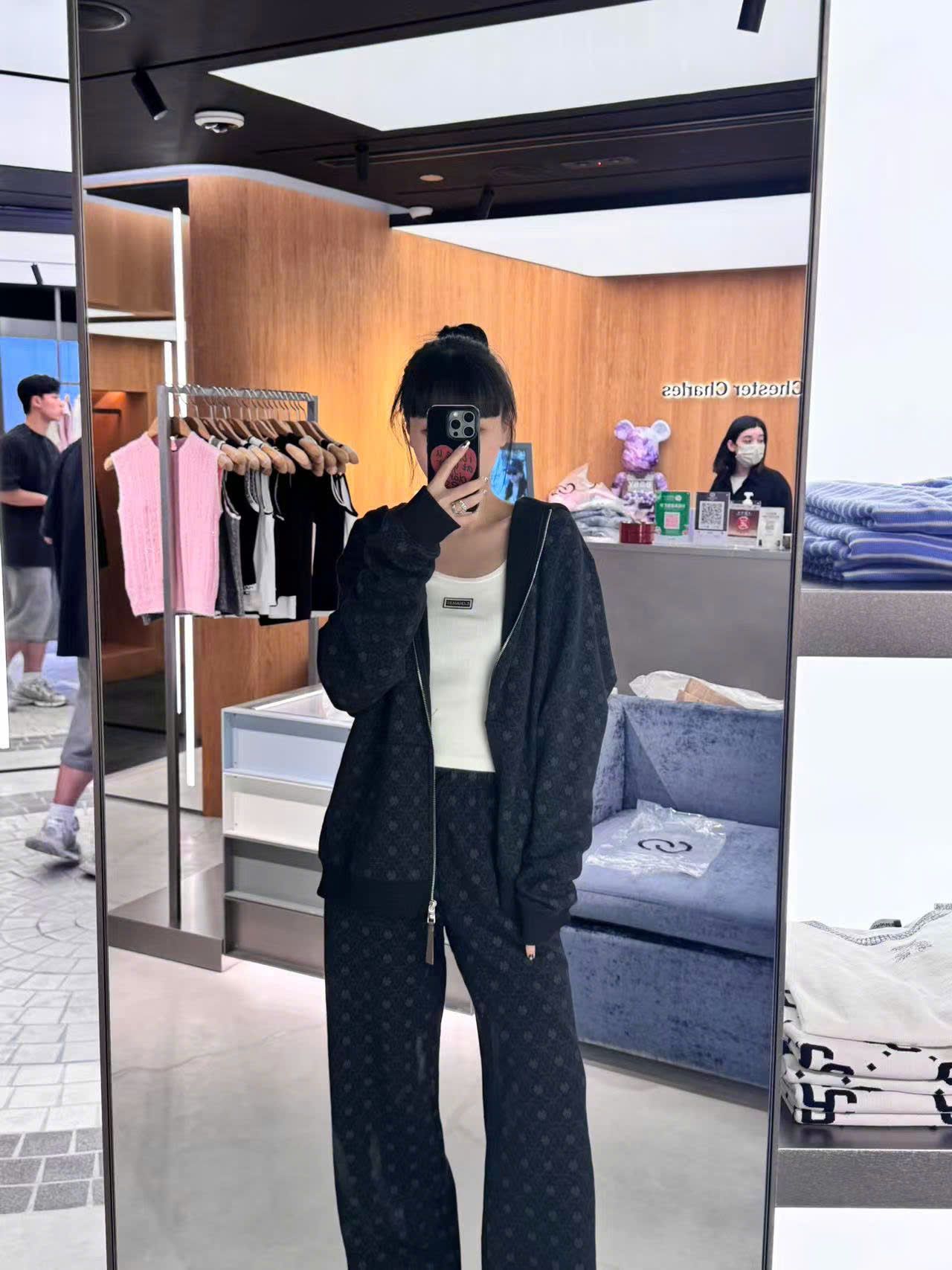  Áo khoác đen CH kéo khóa có mũ 