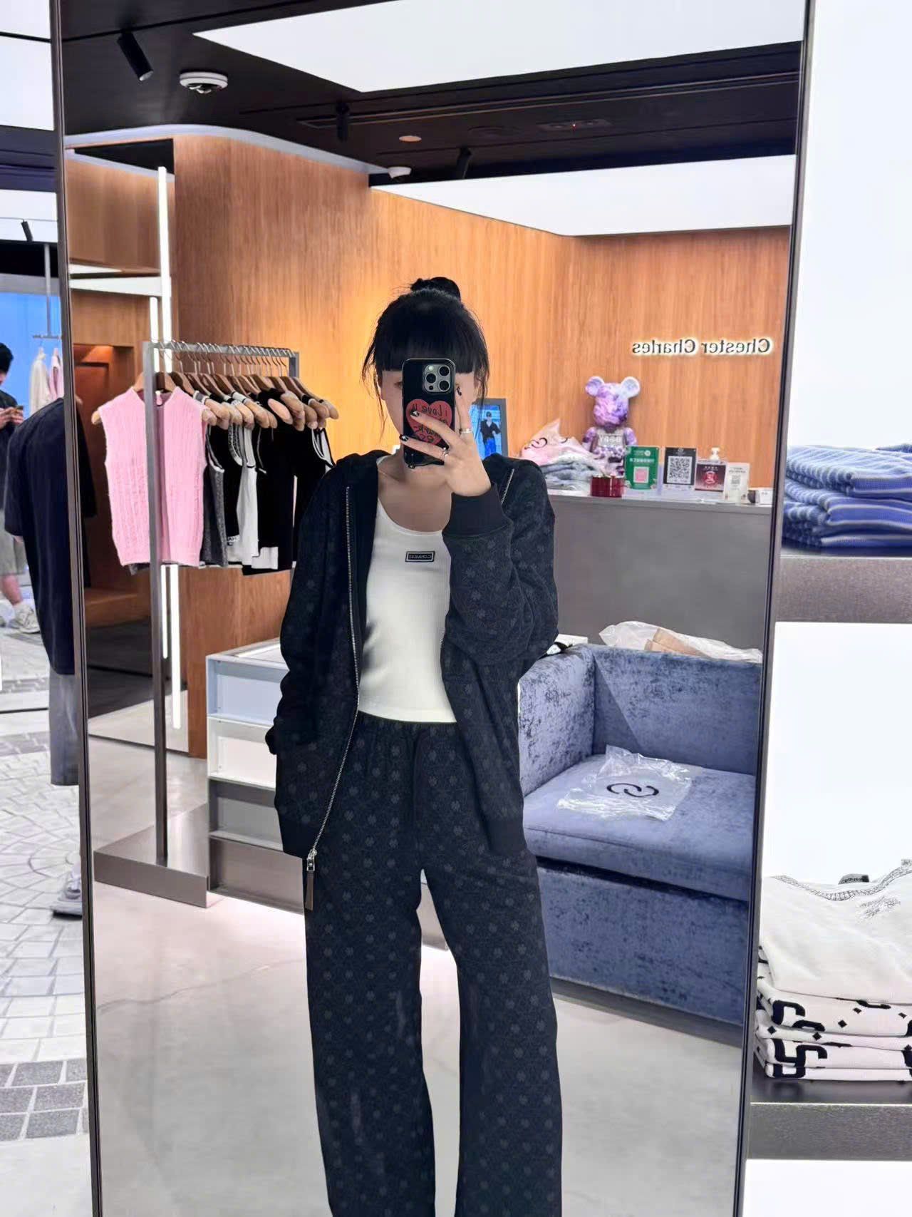  Áo khoác đen CH kéo khóa có mũ 