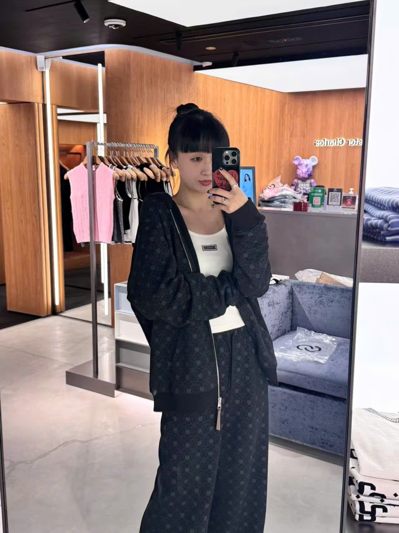  Áo khoác đen CH kéo khóa có mũ 