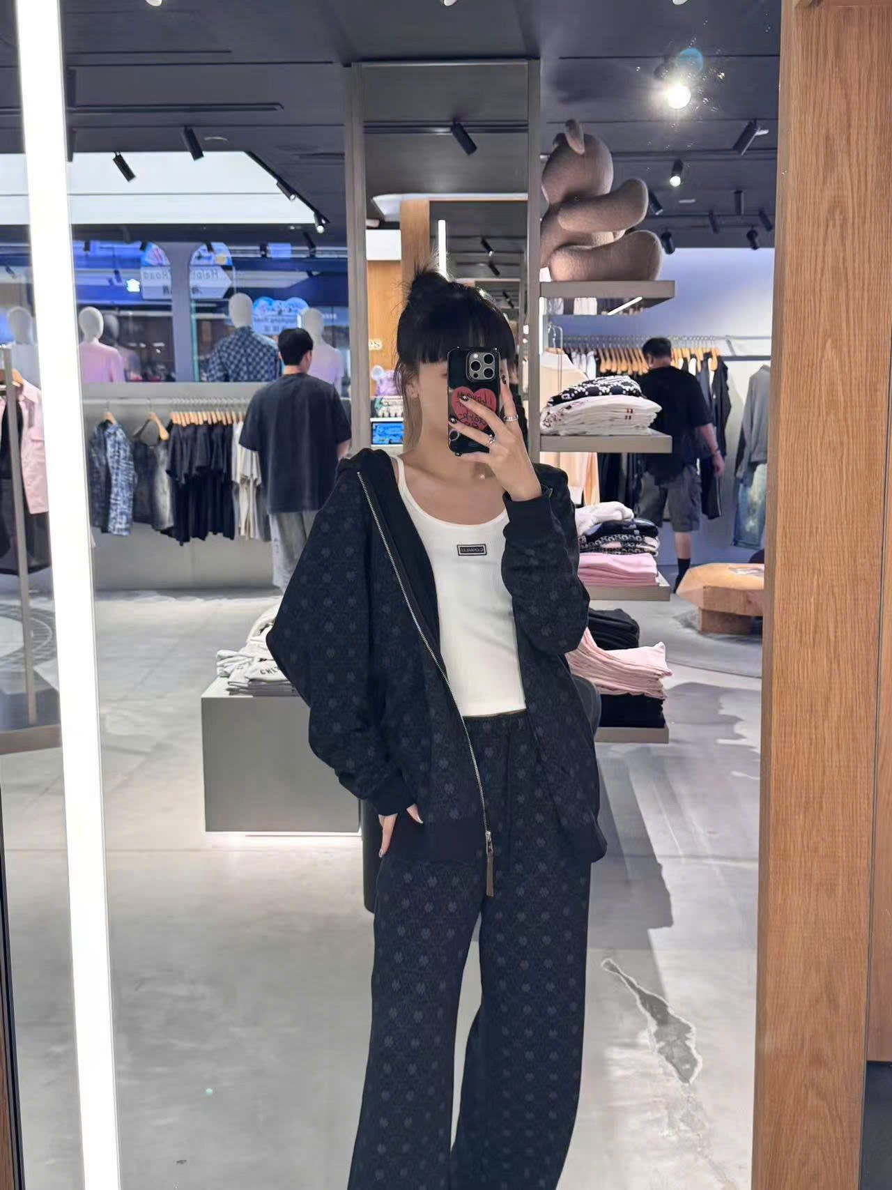  Áo khoác đen CH kéo khóa có mũ 