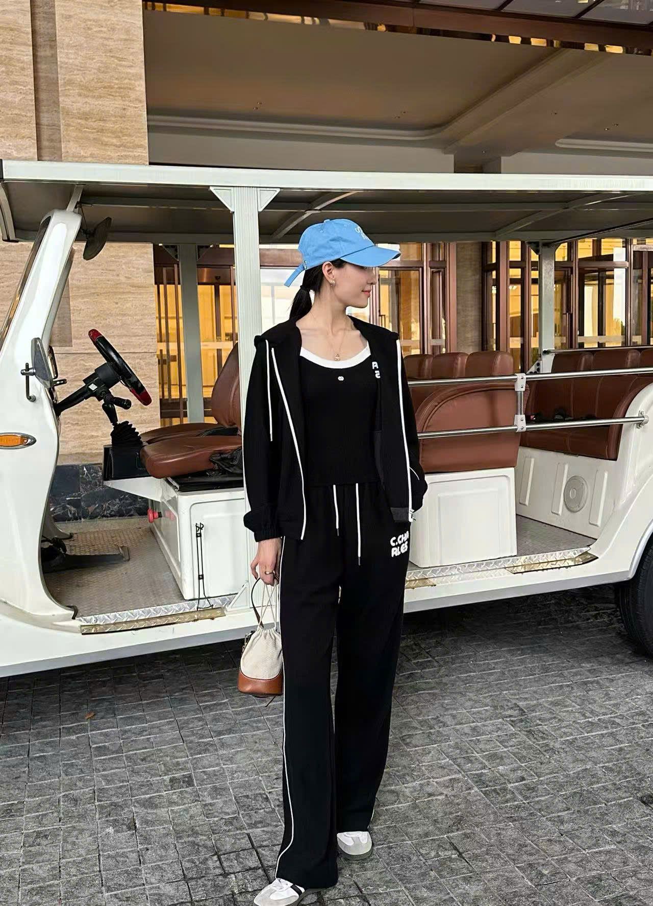  Bộ áo khoác kéo khóa có mũ và quần đen cạp chun - chữ C.Charles trắng set 