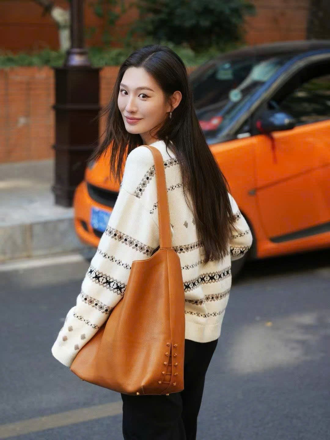  Áo kem dài tay họa tiết thổ cẩm 