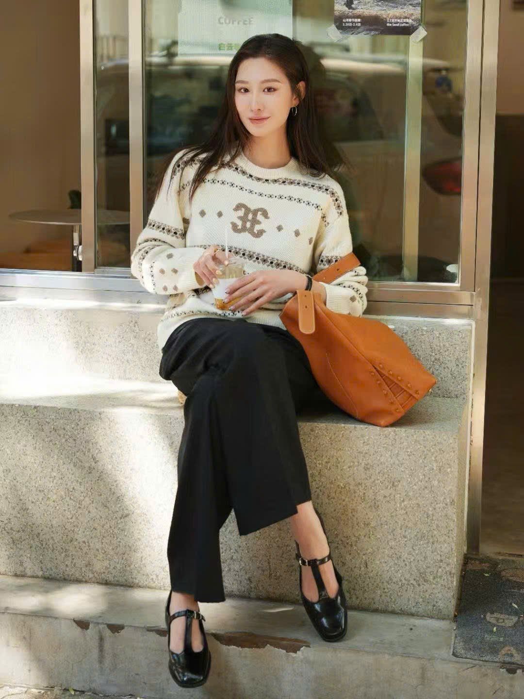  Áo kem dài tay họa tiết thổ cẩm 