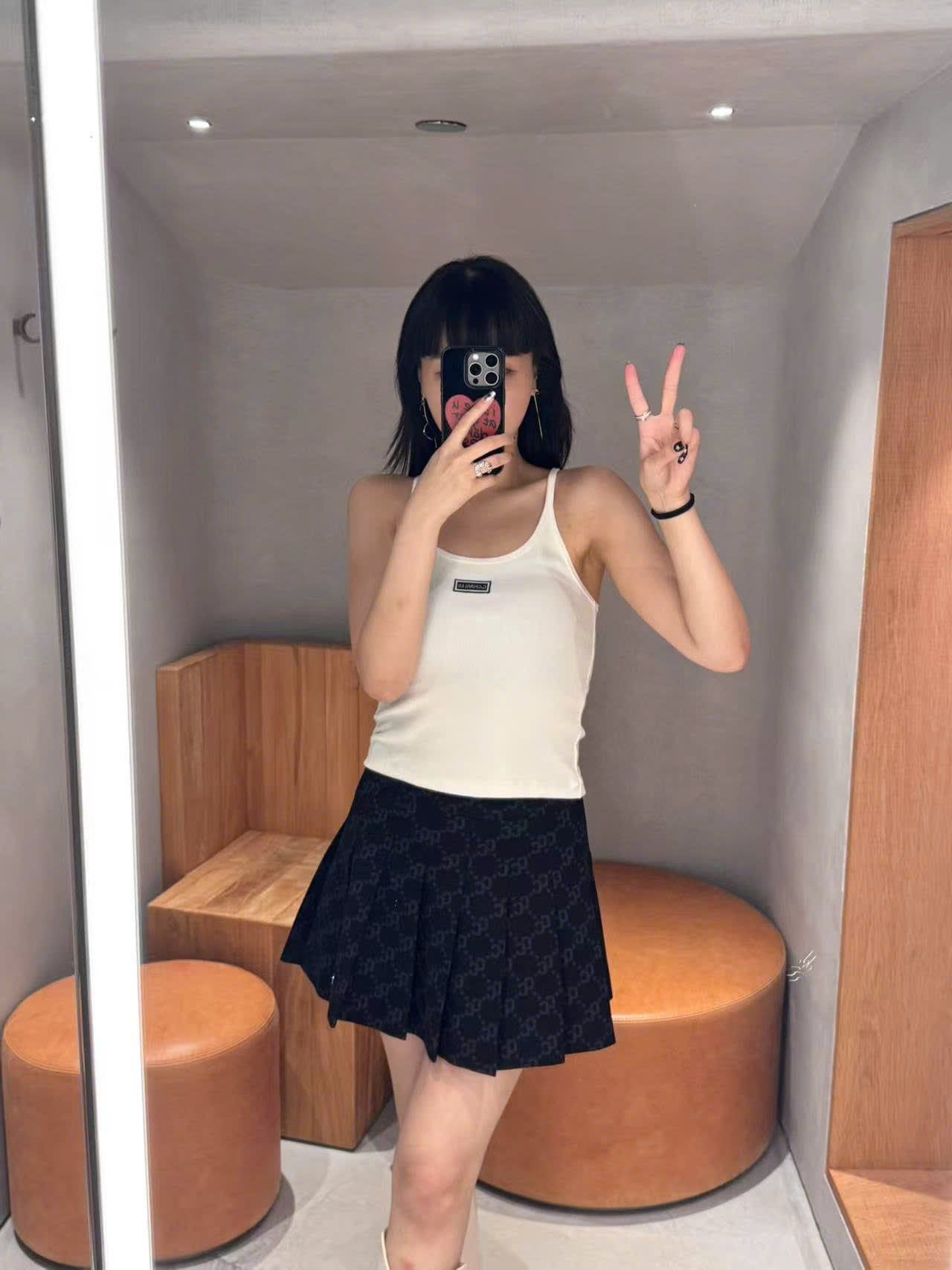  Áo hai dây trắng Logo chữ nhật nhỏ ngực 