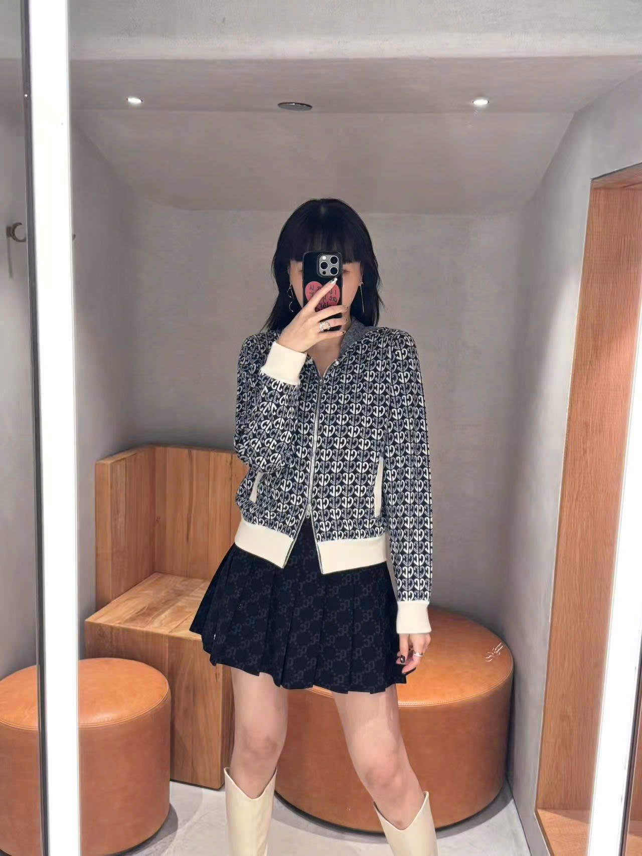  Áo len full logo khóa zip 