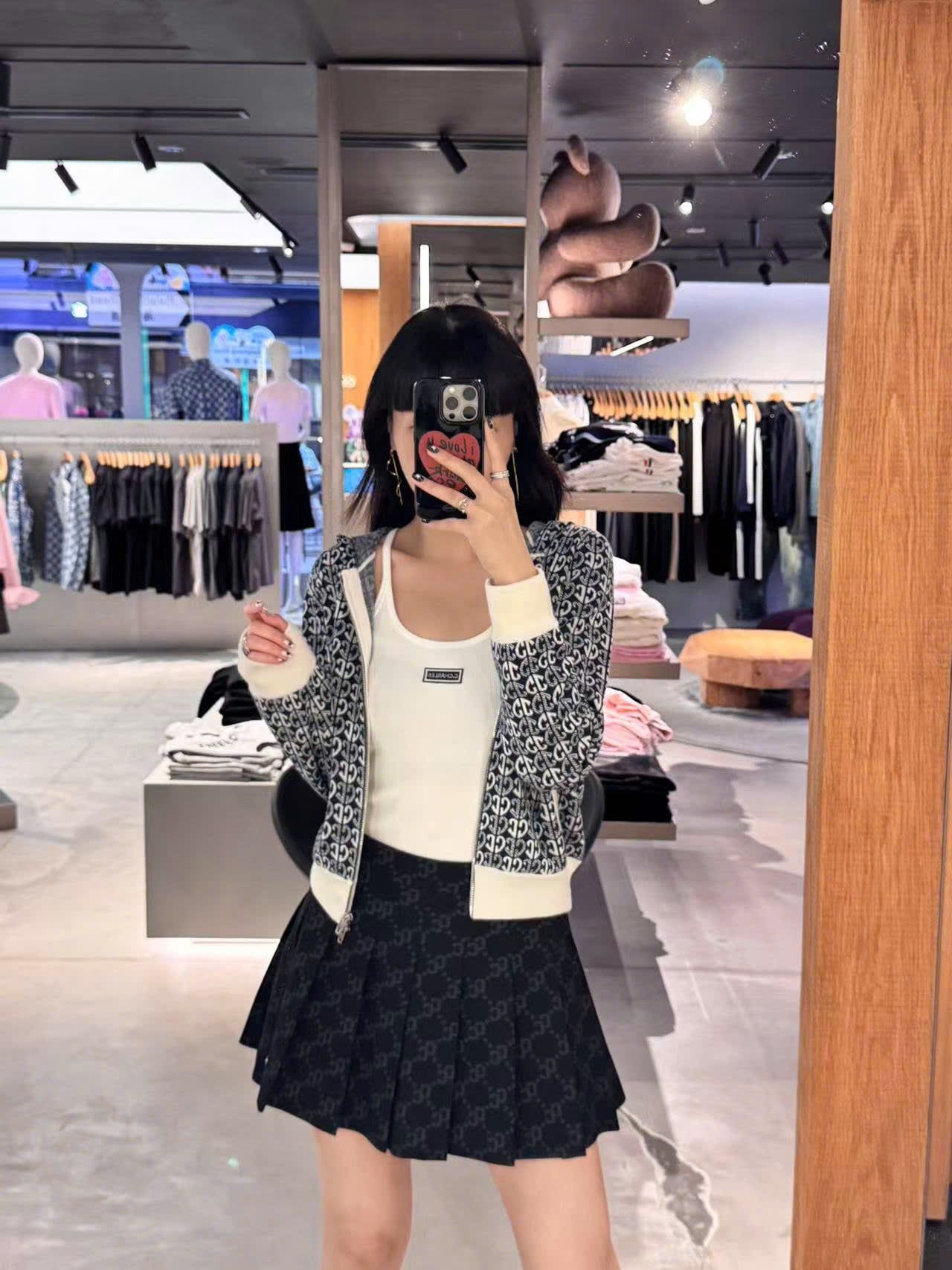  Áo hai dây trắng Logo chữ nhật nhỏ ngực 