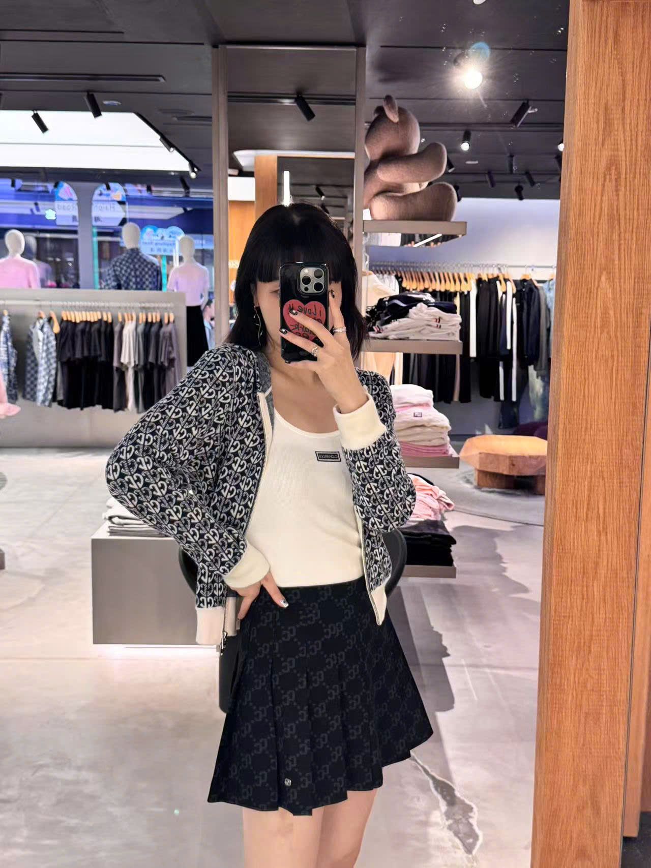  Áo hai dây trắng Logo chữ nhật nhỏ ngực 